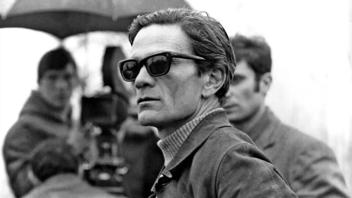 pier-paolo-pasolini-durante-el-rodaje-de-salo-su-ultimo-film-2130155.jpg