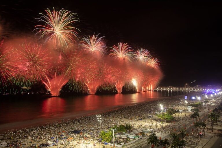 reveillon-na-praia-do-leme.jpg