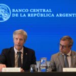 santiago-bausili-detallo-el-esquema-de-las-bandas-B7QSWNWTSVBHFP3K7SD5LDF5RU.jpg