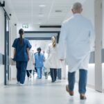 A nursing technician is attacked by contaminated garbage bins in DF