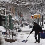 un-hombre-palea-la-nieve-en-brooklyn-nueva-QRWSOF4PXZHCXJTZ42N3RTUC2U.JPG