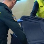 A passenger was surprised to find a thousand packets of tobacco in his bag at Valencia Airport
