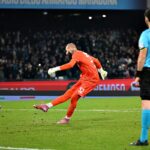 The penalty kick executed by the Napoli goalkeeper surprised with its extraordinary speed and traveled around the world