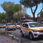 Driving school drivers march in Presidente Vargas against the new Contra rule that abolishes mandatory classes