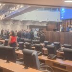 The treatment session ends without comment on Basilar’s arrest, and the deputies leave the plenary session in silence