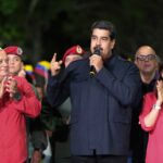72251224-venezuelan-president-nicolas-maduro-r-speaks-beside-first-lady-cilia-flores-r-and-dios.jpg