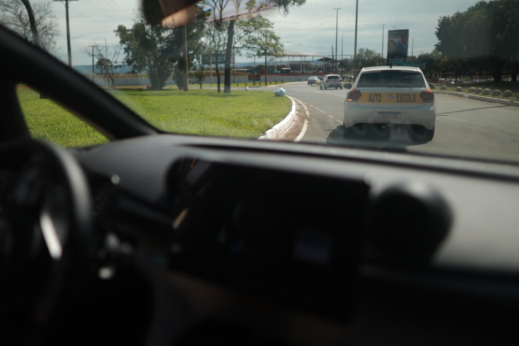 CNH-sem-autoescola.-Fotos-de-carros-de-autoescola-nas-ruas-do-1.jpeg