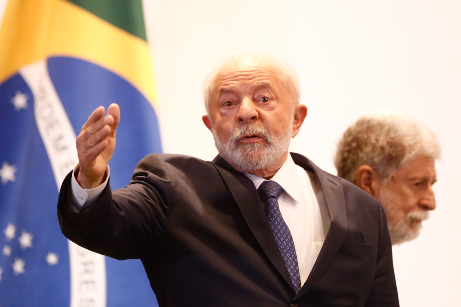 Presidente-Lula-discursa-apoCC81s-encerramento-da-ReuniaCC83o-com-Presidentes-da-AmeCC81rica-d.jpeg