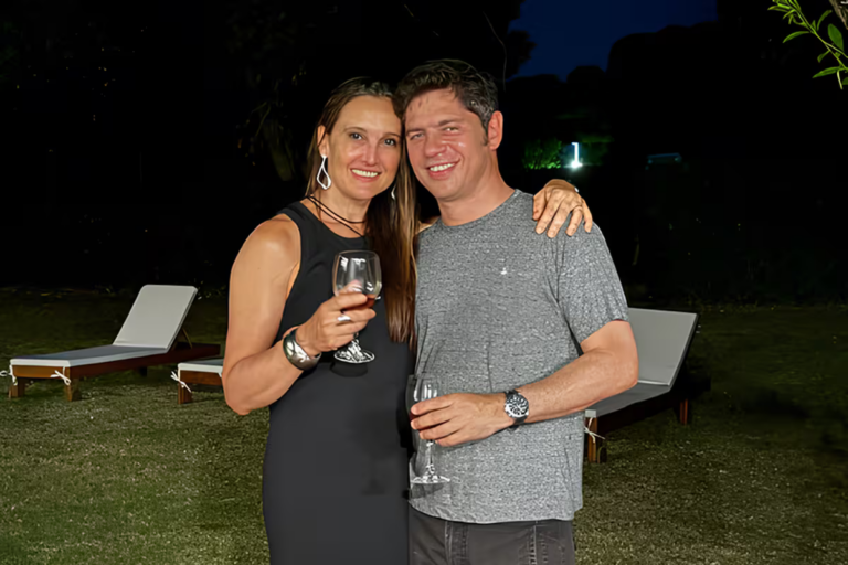 axel-kicillof-junto-a-su-esposa-soledad-KUHP4CDVGBCJHJSMOD4OR5YHG4.png