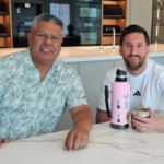 el-chiqui-tapia-con-lionel-messi-en-una-foto-que-CGLAEC26W5BQZD3QE63SPMNVKM.png