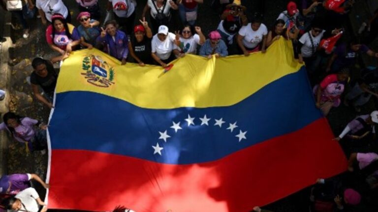 la-bandera-de-venezuela-2165317.jpg